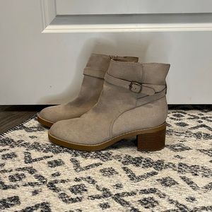 NWOT Cream Suede Ankle Boots Size 9